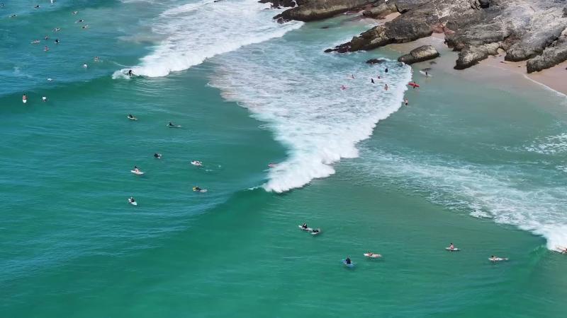 Crowded Point, Currumbin Beach (Gold Coast stock video)