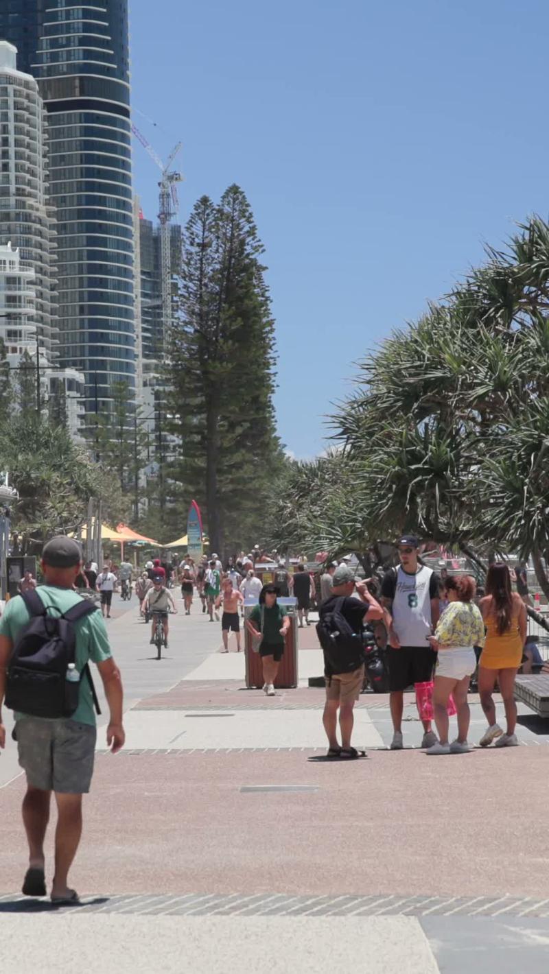 Esplanade Buzz, Surfers Paradise (Gold Coast stock video)